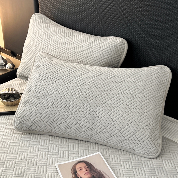 91家纺网 家纺一手货源 找家纺 茉夕家纺 2025新款云朵系列棉+牛奶绒单床盖 床盖单件 云朵-绅士灰