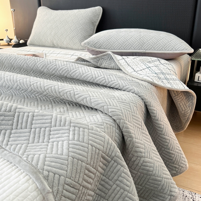 91家纺网 家纺一手货源 找家纺 茉夕家纺 2025新款云朵系列棉+牛奶绒单床盖 床盖单件 云朵-绅士灰