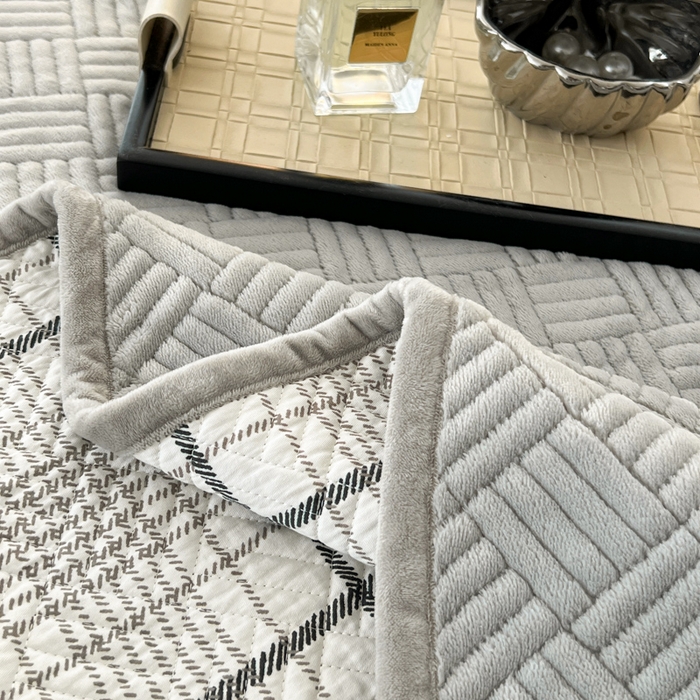 91家纺网 家纺一手货源 找家纺 茉夕家纺 2025新款云朵系列棉+牛奶绒单床盖 床盖单件 云朵-绅士灰