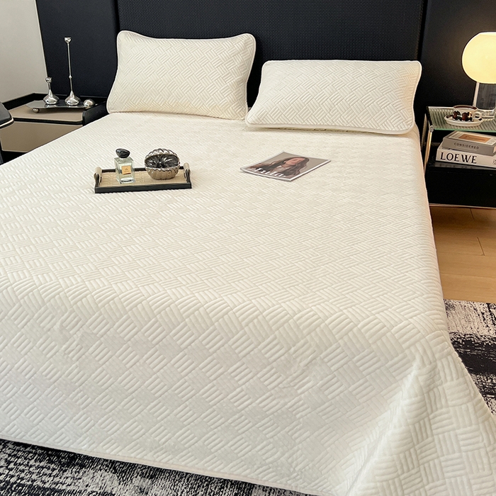 91家纺网 家纺一手货源 找家纺 茉夕家纺 2025新款云朵系列棉+牛奶绒单床盖 床盖单件 云朵-月光白