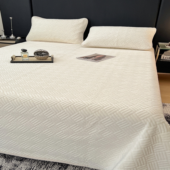 91家纺网 家纺一手货源 找家纺 茉夕家纺 2025新款云朵系列棉+牛奶绒单床盖 床盖单件 云朵-月光白