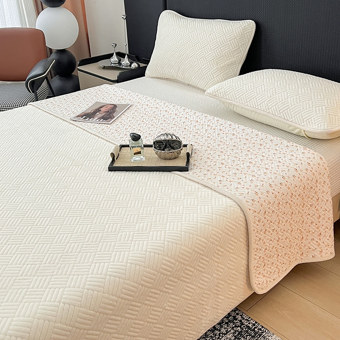 91家纺网 家纺一手货源 找家纺 茉夕家纺 2025新款云朵系列棉+牛奶绒单床盖 床盖单件 云朵-月光白