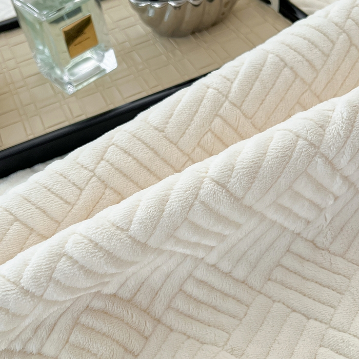 91家纺网 家纺一手货源 找家纺 茉夕家纺 2025新款云朵系列棉+牛奶绒单床盖 床盖单件 云朵-月光白