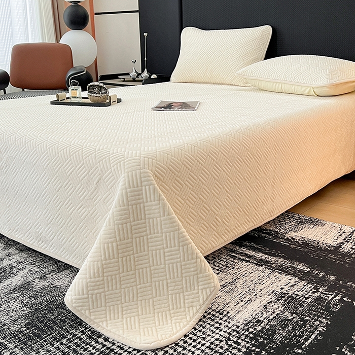 91家纺网 家纺一手货源 找家纺 茉夕家纺 2025新款云朵系列棉+牛奶绒单床盖 床盖单件 云朵-月光白