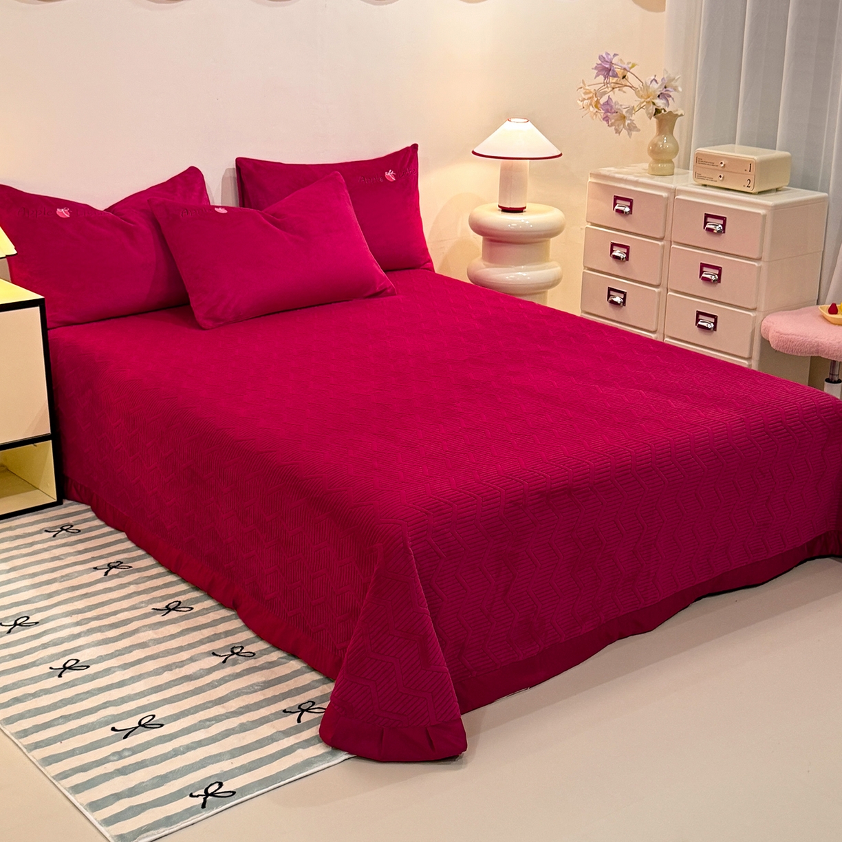 91家纺网 家纺一手货源 找家纺 新方向 2025新款全消光A类刺绣牛奶绒四件套-可爱兔 可爱兔-洋酒红