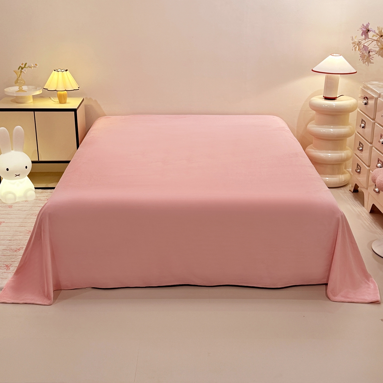 91家纺网 家纺一手货源 找家纺 （总）控价 2025新款 床盖款240克全消光A类刺绣牛奶绒四件套-呆萌小狗