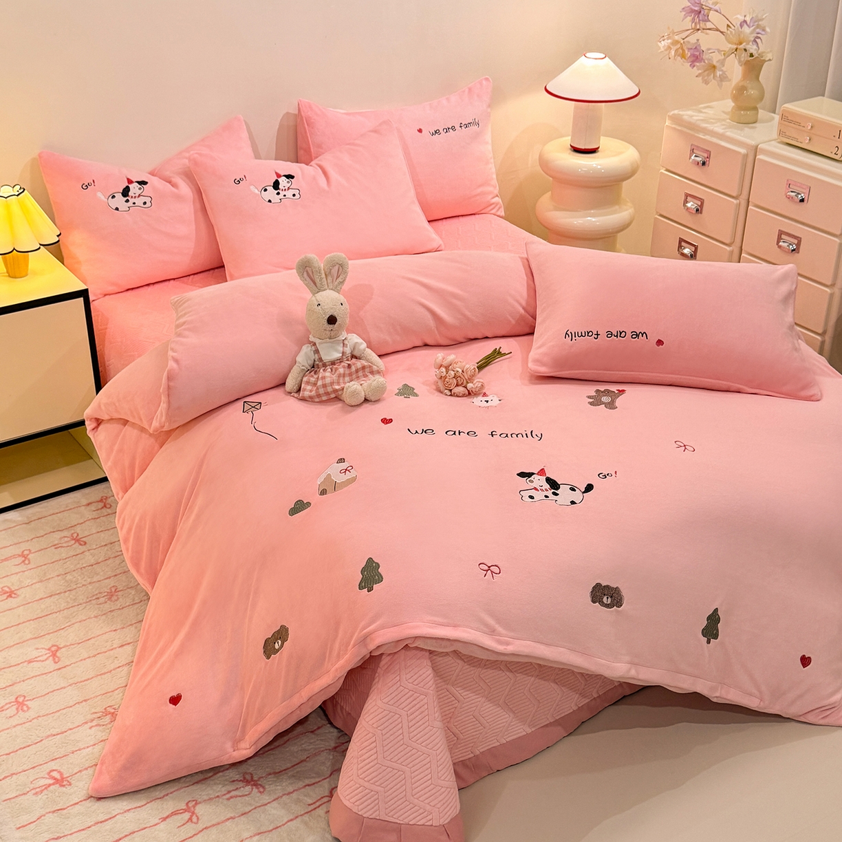 新方向 2025新款全消光A类刺绣牛奶绒四件套-呆萌小狗 呆萌小狗-桃玉