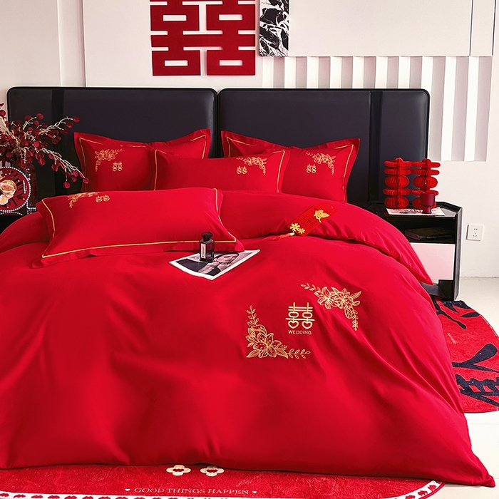 91家纺网 家纺一手货源 找家纺 （总）艾橙家纺 2025新款大红云朵棉刺绣婚庆系列四件套