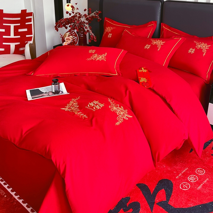 91家纺网 家纺一手货源 找家纺 （总）艾橙家纺 2025新款大红云朵棉刺绣婚庆系列四件套