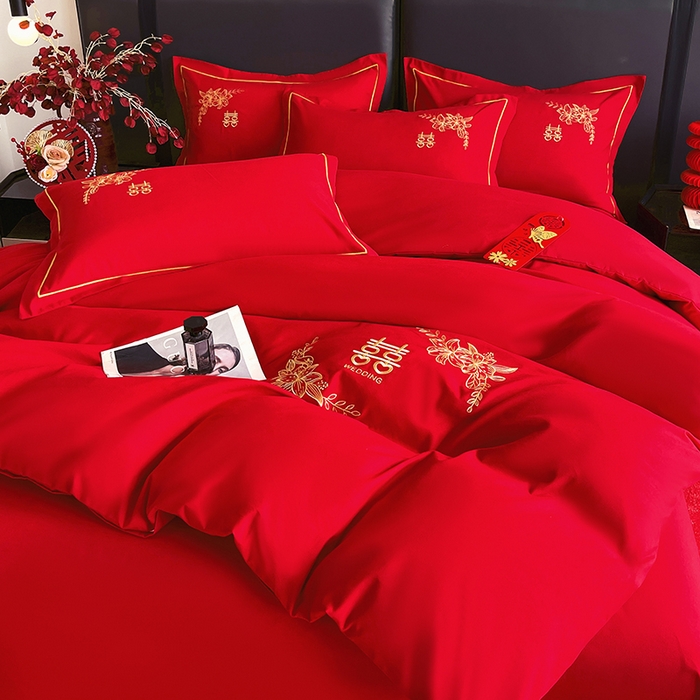 91家纺网 家纺一手货源 找家纺 艾橙家纺 2025新款大红云朵棉刺绣婚庆系列四件套 百年好和