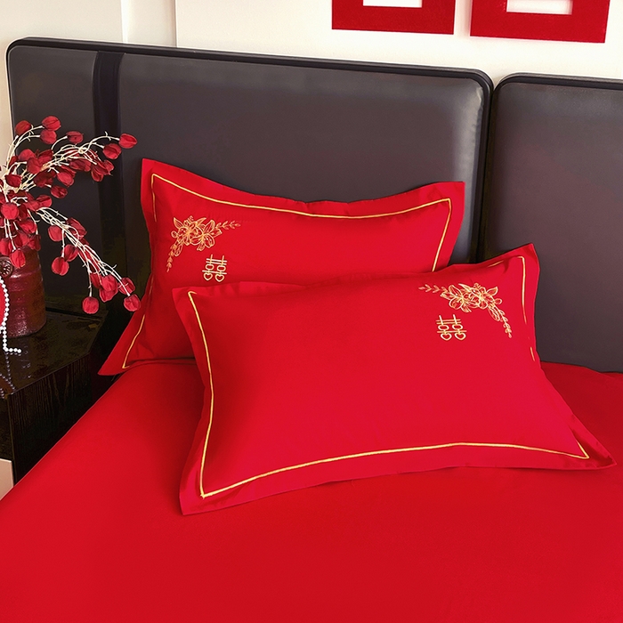 91家纺网 家纺一手货源 找家纺 艾橙家纺 2025新款大红云朵棉刺绣婚庆系列四件套 百年好和