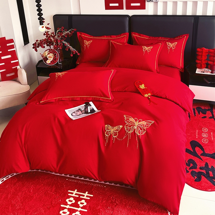 91家纺网 家纺一手货源 找家纺 艾橙家纺 2025新款大红云朵棉刺绣婚庆系列四件套 比翼双飞