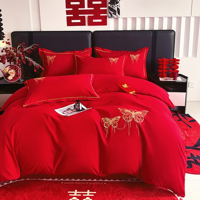 91家纺网 家纺一手货源 找家纺 艾橙家纺 2025新款大红云朵棉刺绣婚庆系列四件套 比翼双飞