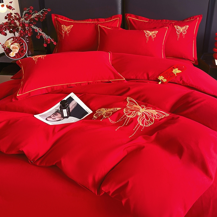 91家纺网 家纺一手货源 找家纺 艾橙家纺 2025新款大红云朵棉刺绣婚庆系列四件套 比翼双飞