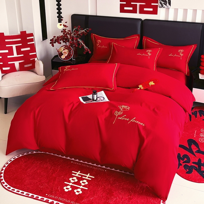 91家纺网 家纺一手货源 找家纺 艾橙家纺 2025新款大红云朵棉刺绣婚庆系列四件套 花开并蒂