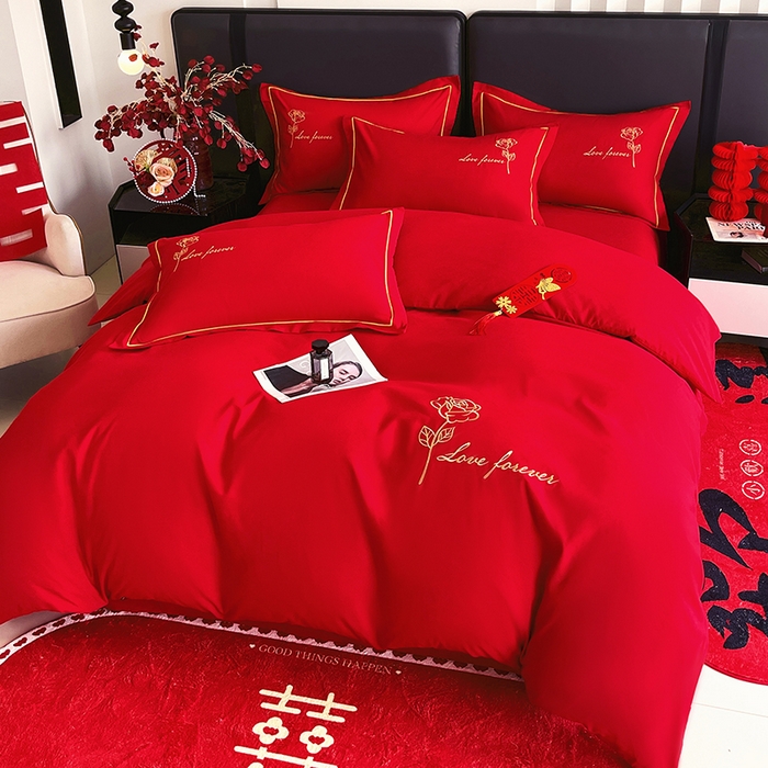 91家纺网 家纺一手货源 找家纺 艾橙家纺 2025新款大红云朵棉刺绣婚庆系列四件套 花开并蒂