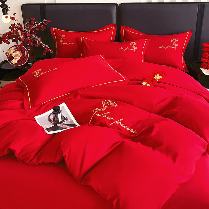 91家纺网 家纺一手货源 找家纺 艾橙家纺 2025新款大红云朵棉刺绣婚庆系列四件套 花开并蒂