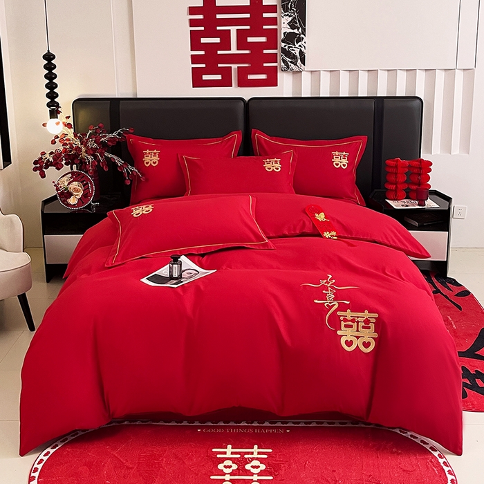 艾橙家纺 2025新款大红云朵棉刺绣婚庆系列四件套 吾家有喜