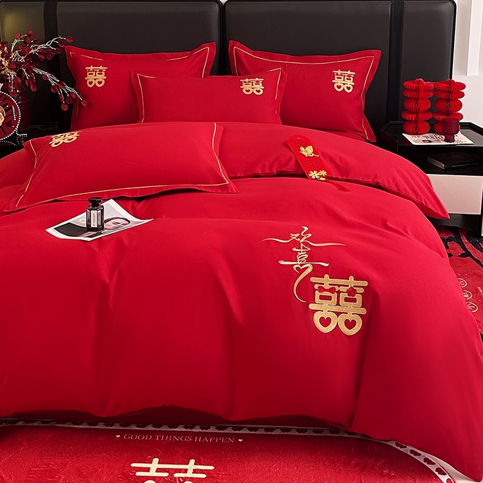 91家纺网 家纺一手货源 找家纺 艾橙家纺 2025新款大红云朵棉刺绣婚庆系列四件套 吾家有喜