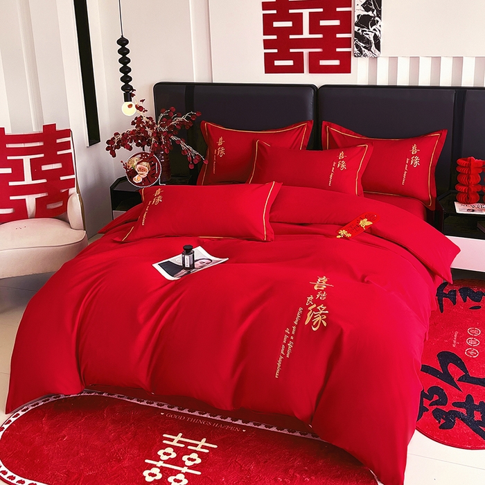 91家纺网 家纺一手货源 找家纺 艾橙家纺 2025新款大红云朵棉刺绣婚庆系列四件套 喜结良缘