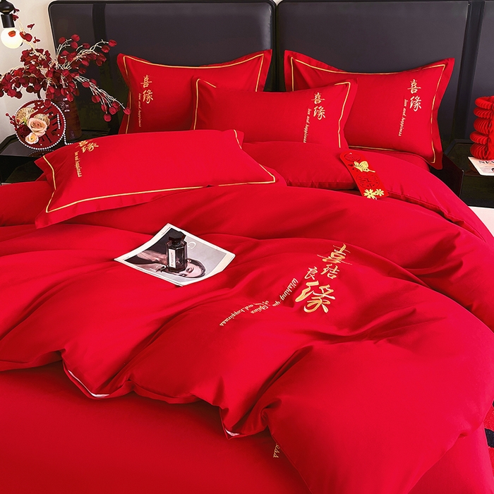 91家纺网 家纺一手货源 找家纺 艾橙家纺 2025新款大红云朵棉刺绣婚庆系列四件套 喜结良缘