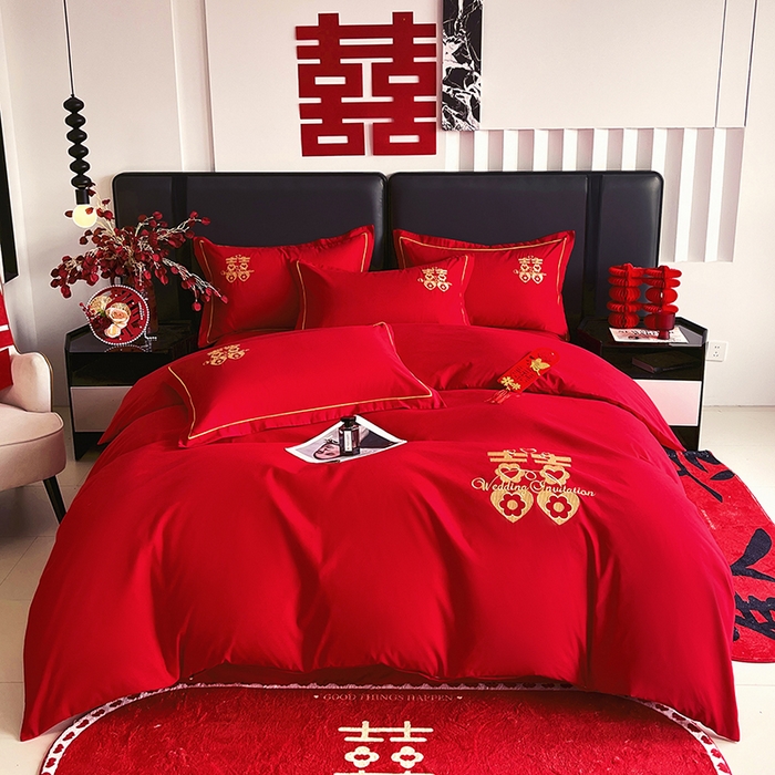 艾橙家纺 2025新款大红云朵棉刺绣婚庆系列四件套 相爱一生