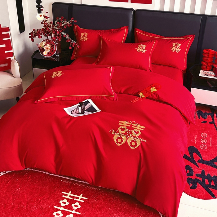 91家纺网 家纺一手货源 找家纺 艾橙家纺 2025新款大红云朵棉刺绣婚庆系列四件套 相爱一生