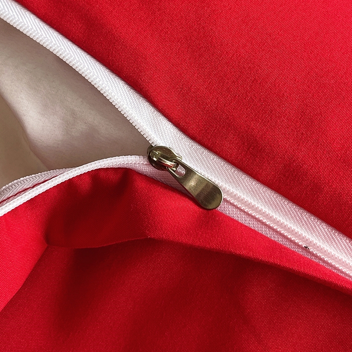 91家纺网 家纺一手货源 找家纺 艾橙家纺 2025新款大红云朵棉刺绣婚庆系列四件套 相爱一生