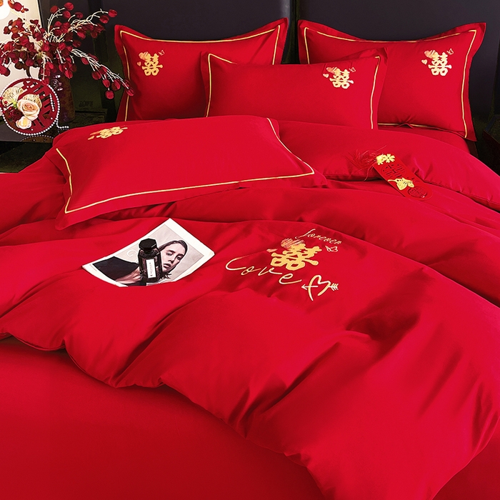 91家纺网 家纺一手货源 找家纺 艾橙家纺 2025新款大红云朵棉刺绣婚庆系列四件套 一生挚爱