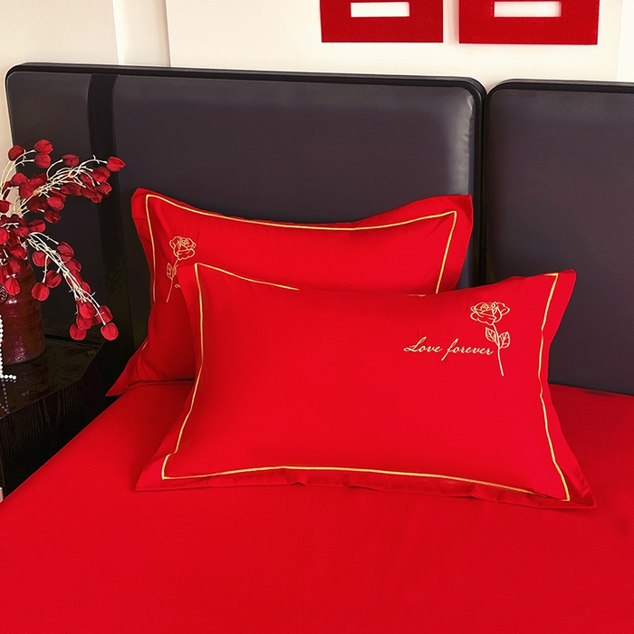 91家纺网 家纺一手货源 找家纺 艾橙家纺 2025新款大红云朵棉刺绣婚庆系列单床单床单单件 花开并蒂