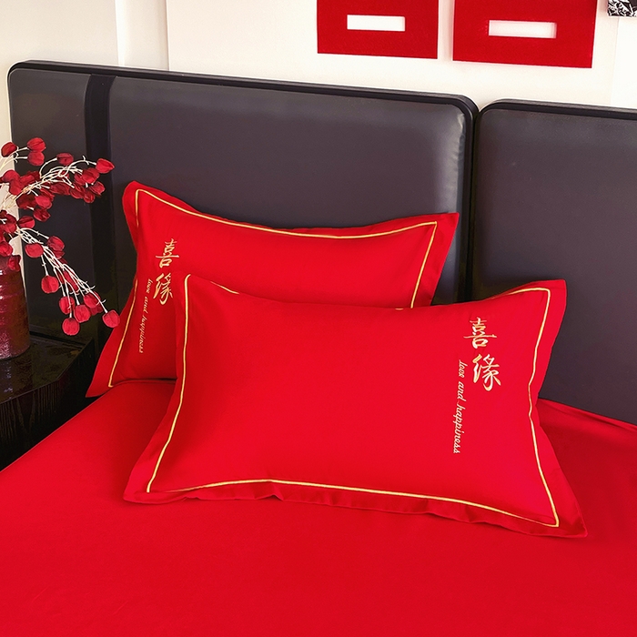 91家纺网 家纺一手货源 找家纺 艾橙家纺 2025新款大红云朵棉刺绣婚庆系列单床单床单单件 喜结良缘