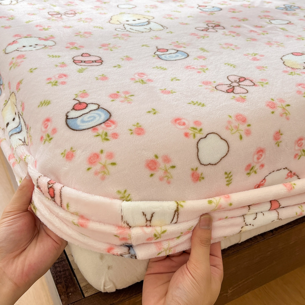91家纺网 家纺一手货源 找家纺 寻米 2025新款加厚牛奶绒印花床笠-大床牛奶绒床笠一号 玫瑰甜心