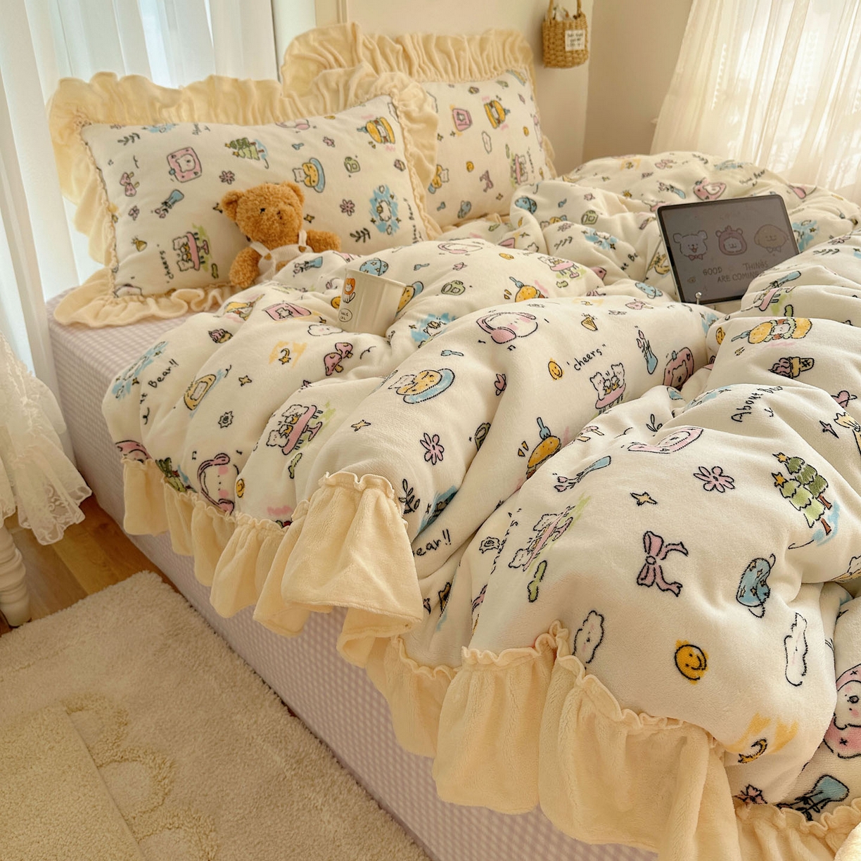 91家纺网 家纺一手货源 找家纺 瑞莱 上新2025年秋冬新款A类200克牛奶绒卡通印花四件套 开心时光