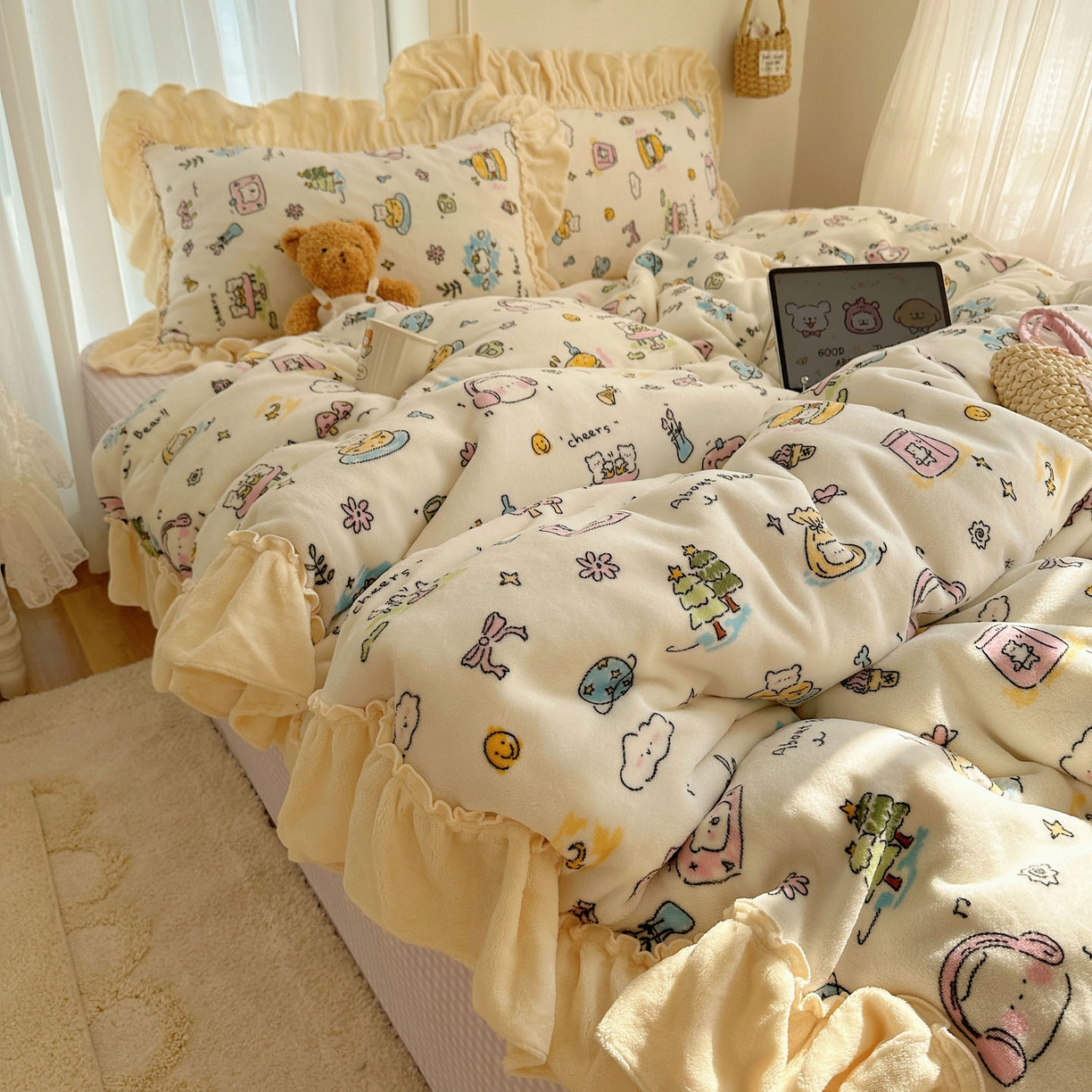 91家纺网 家纺一手货源 找家纺 瑞莱 上新2025年秋冬新款A类200克牛奶绒卡通印花四件套 开心时光