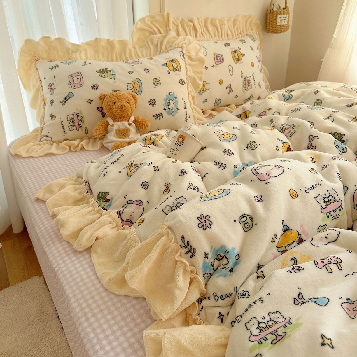 91家纺网 家纺一手货源 找家纺 瑞莱 上新2025年秋冬新款A类200克牛奶绒卡通印花四件套 开心时光