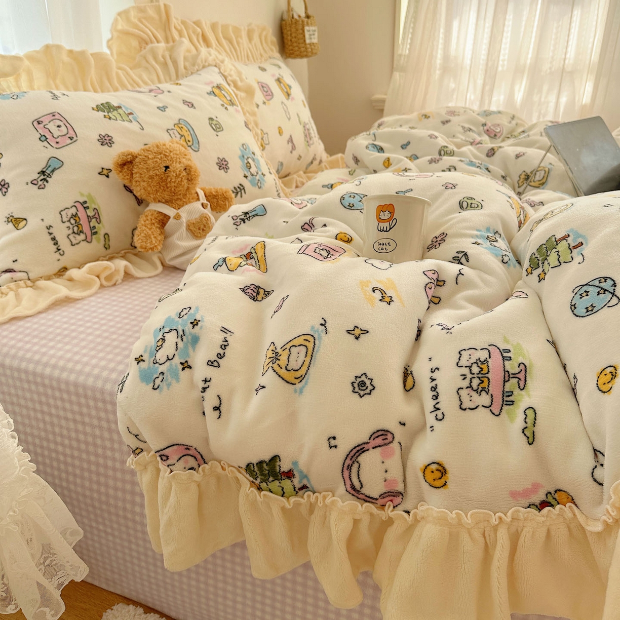 91家纺网 家纺一手货源 找家纺 瑞莱 上新2025年秋冬新款A类200克牛奶绒卡通印花四件套 开心时光