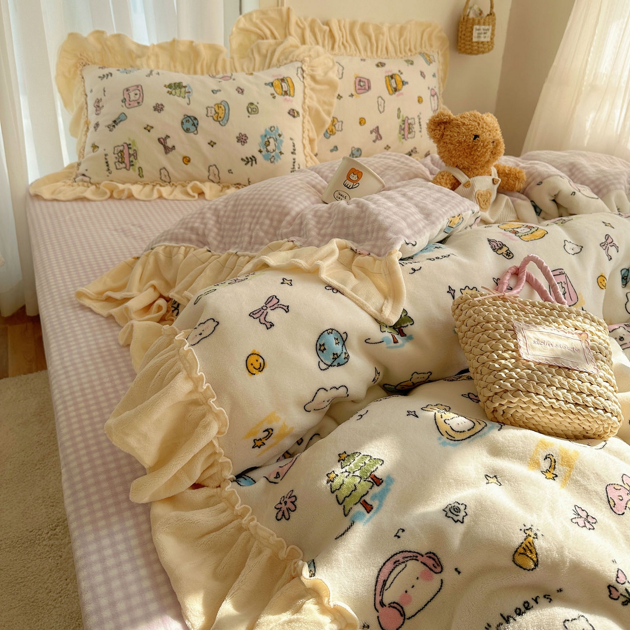 91家纺网 家纺一手货源 找家纺 瑞莱 上新2025年秋冬新款A类200克牛奶绒卡通印花四件套 开心时光