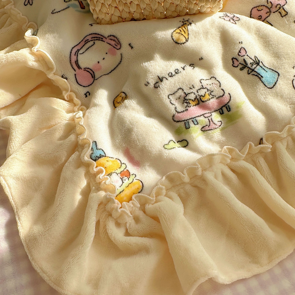 91家纺网 家纺一手货源 找家纺 瑞莱 上新2025年秋冬新款A类200克牛奶绒卡通印花四件套 开心时光