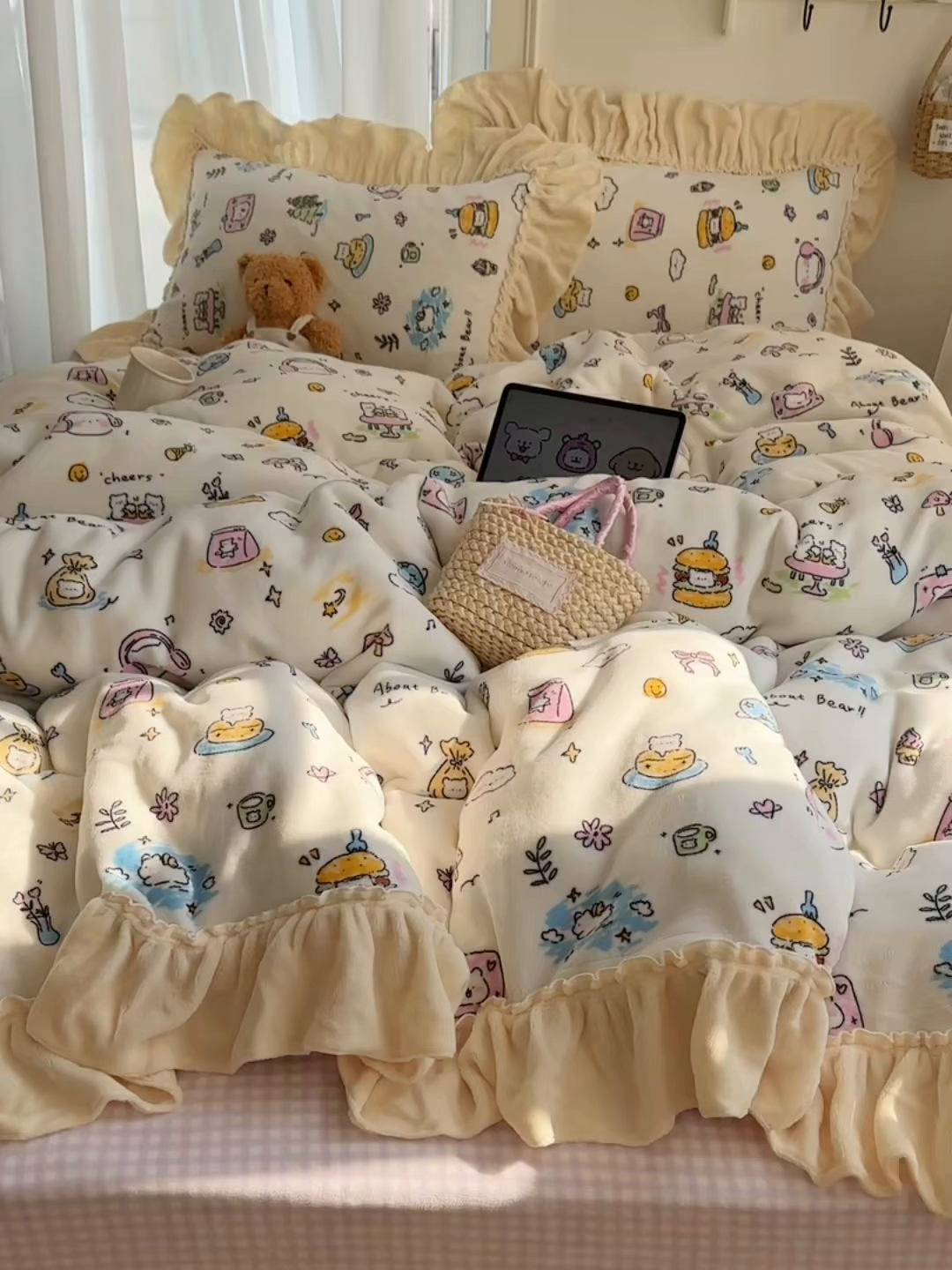 91家纺网 家纺一手货源 找家纺 瑞莱 上新2025年秋冬新款A类200克牛奶绒卡通印花四件套 开心时光