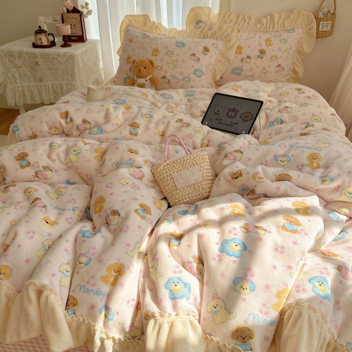 91家纺网 家纺一手货源 找家纺 瑞莱 上新2025年秋冬新款A类200克牛奶绒卡通印花四件套 小泡芙