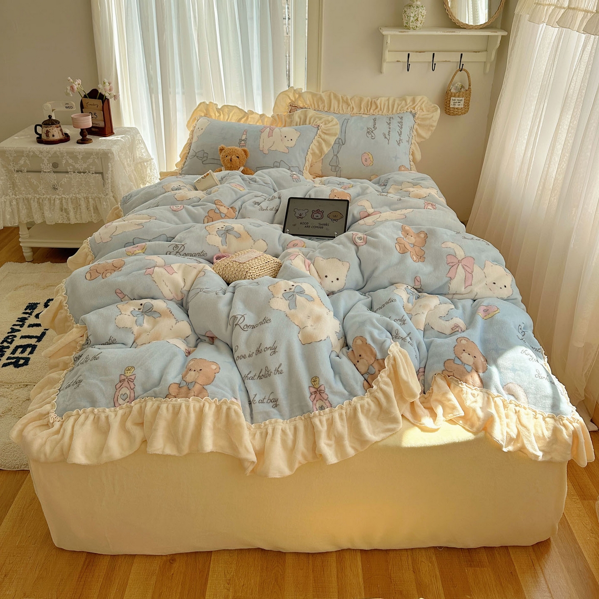 91家纺网 家纺一手货源 找家纺 瑞莱 上新2025年秋冬新款A类200克牛奶绒卡通印花四件套 元气猫咪