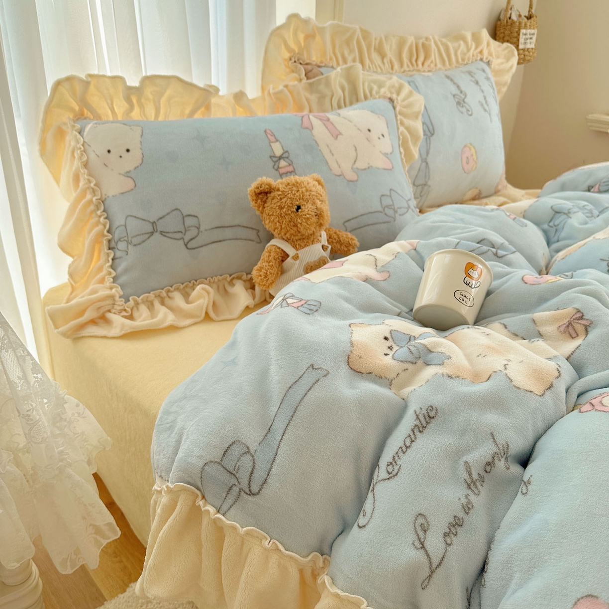 91家纺网 家纺一手货源 找家纺 瑞莱 上新2025年秋冬新款A类200克牛奶绒卡通印花四件套 元气猫咪