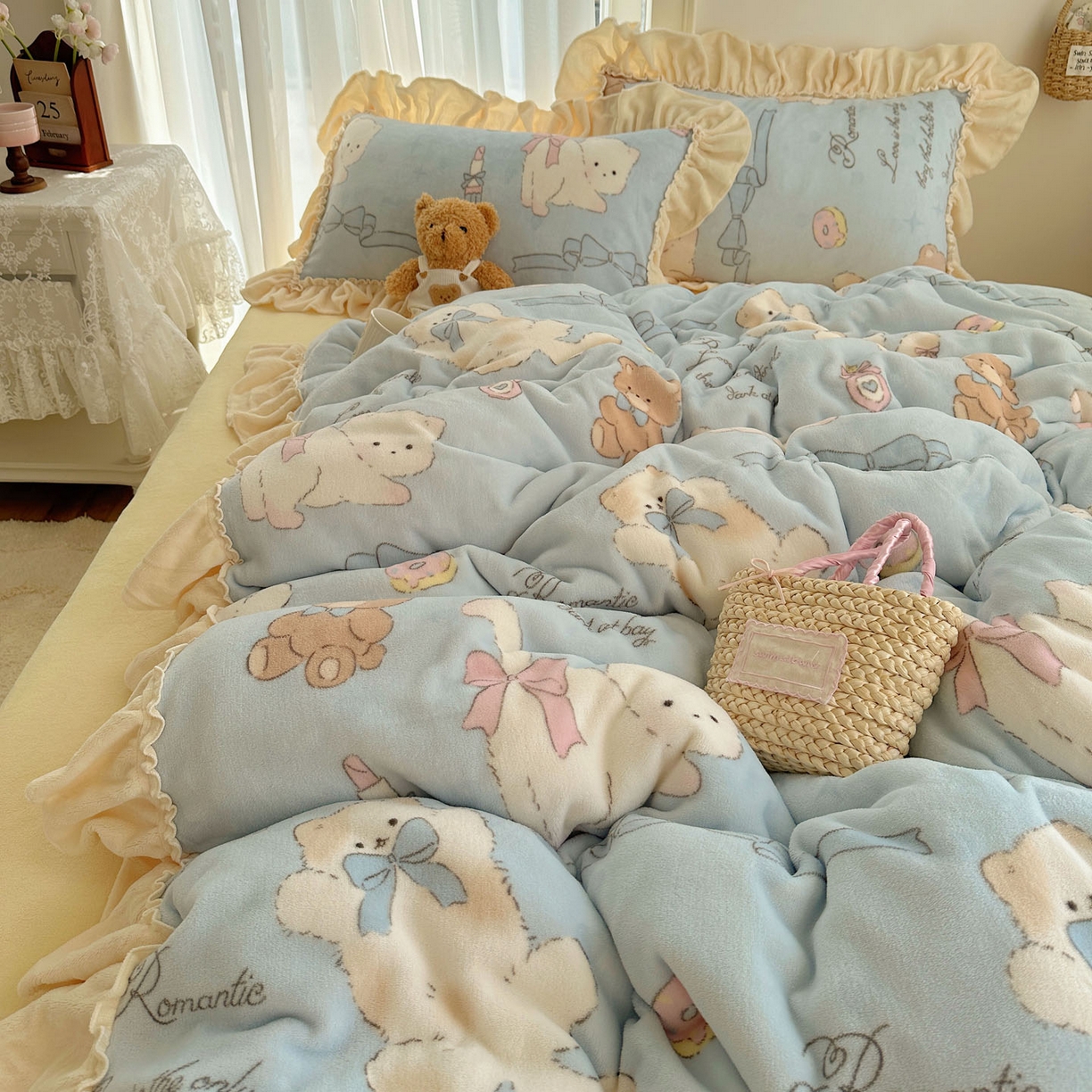 91家纺网 家纺一手货源 找家纺 瑞莱 上新2025年秋冬新款A类200克牛奶绒卡通印花四件套 元气猫咪