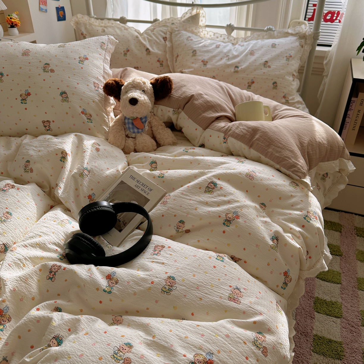 91家纺网 家纺一手货源 找家纺 乐沐家纺 2025新款云感皱皱双层纱全棉镂空花边四件套 甜梦狗狗