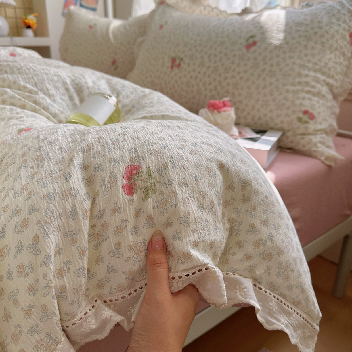 91家纺网 家纺一手货源 找家纺 乐沐家纺 2025新款云感皱皱双层纱全棉镂空花边四件套 夏日