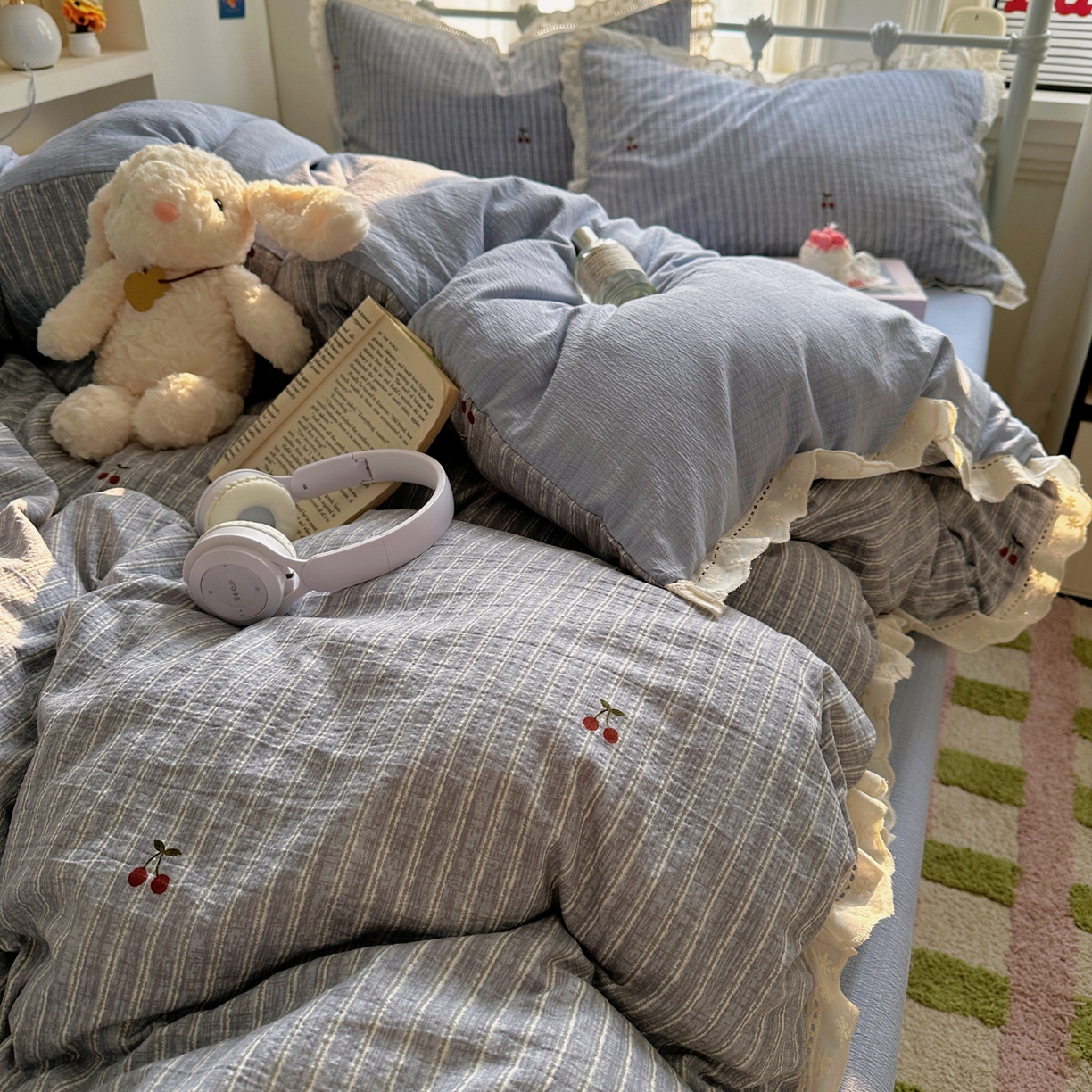 91家纺网 家纺一手货源 找家纺 乐沐家纺 2025新款云感皱皱双层纱全棉镂空花边四件套 素瑾