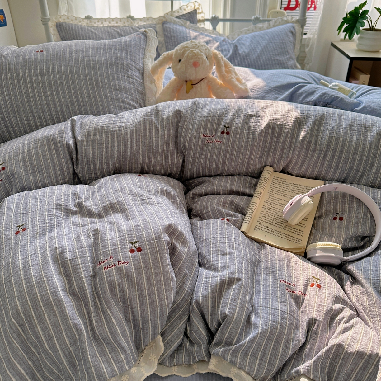 91家纺网 家纺一手货源 找家纺 乐沐家纺 2025新款云感皱皱双层纱全棉镂空花边四件套 素瑾