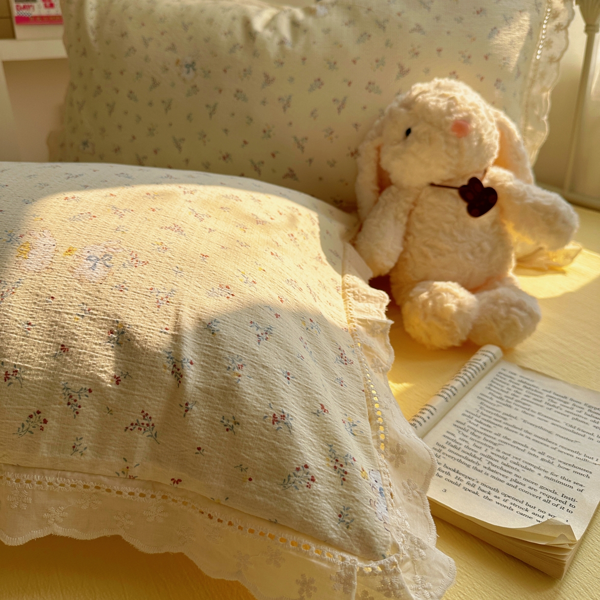 91家纺网 家纺一手货源 找家纺 乐沐家纺 2025新款云感皱皱双层纱全棉镂空花边四件套 春日兔语