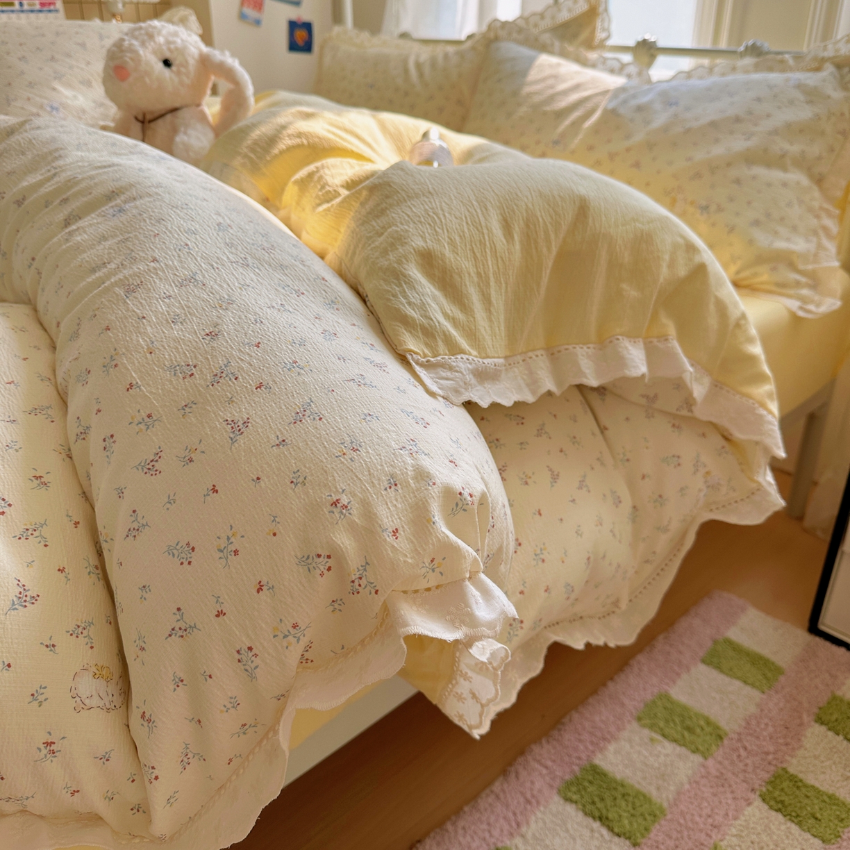 91家纺网 家纺一手货源 找家纺 乐沐家纺 2025新款云感皱皱双层纱全棉镂空花边四件套 春日兔语