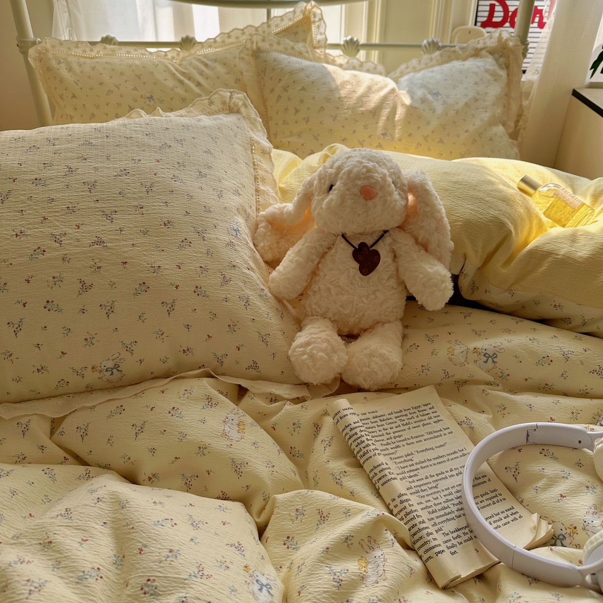 91家纺网 家纺一手货源 找家纺 乐沐家纺 2025新款云感皱皱双层纱全棉镂空花边四件套 春日兔语